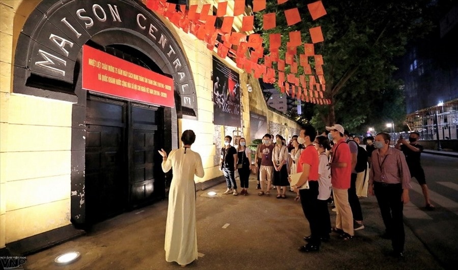 Những tour du lịch vào ban đêm mới mẻ, độc đáo ở Hà Nội  1