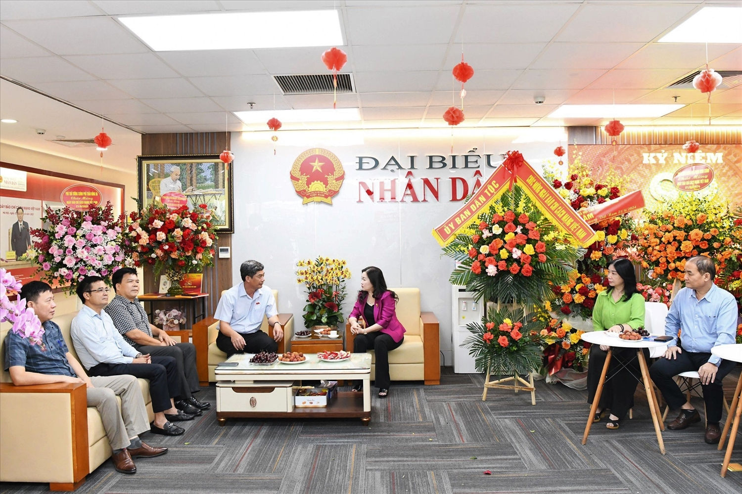 Thứ trưởng, Phó Chủ nhiệm Y Vinh Tơr đánh giá cao vai trò của Báo Đại biểu Nhân dân trong việc thông tin, tuyên truyền về lĩnh vực công tác dân tộc và vùng đồng bào DTTS