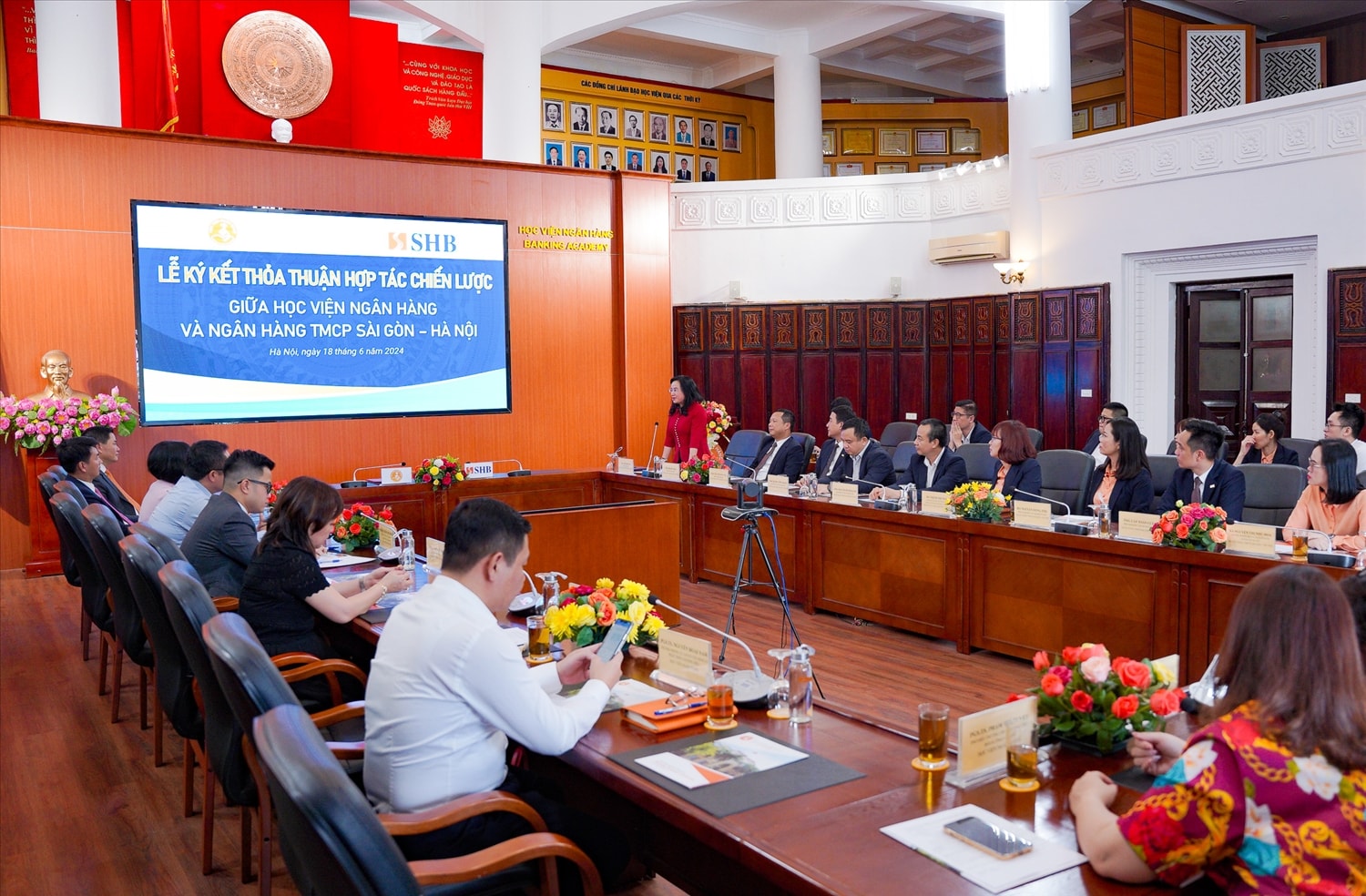 Tổng Giám đốc Ngô Thu Hà phát biểu tại buổi lễ Tổng Giám đốc Ngô Thu Hà phát biểu tại buổi lễ