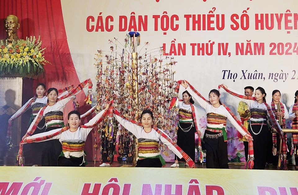 Các  tiết mục  văn nghệ chào mừng Đại hội