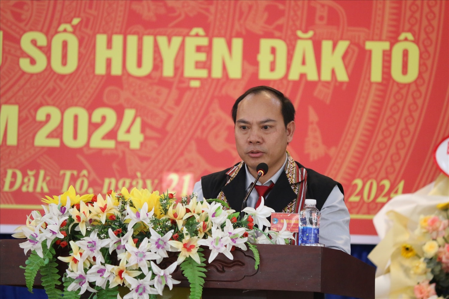 Ông A Hơn – Bí thư Huyện ủy Đăk Tô phát biểu khai mạc Đại hội Ông A Hơn – Bí thư Huyện ủy Đăk Tô phát biểu khai mạc Đại hội