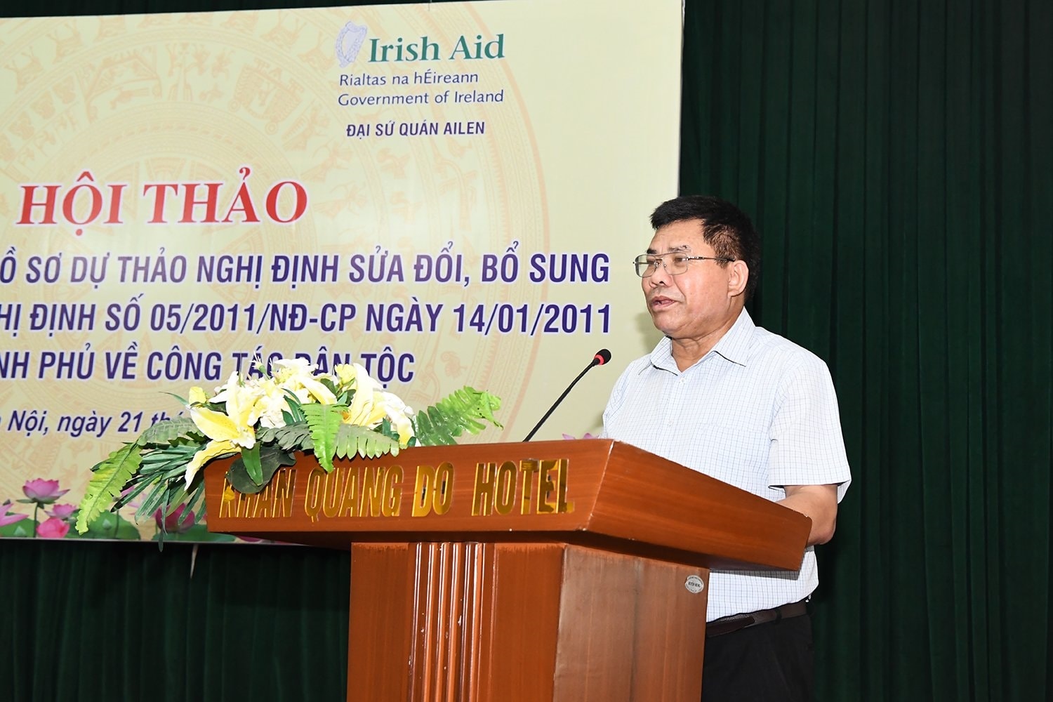 Thứ trưởng, Phó Chủ nhiệm UBDT Y Thông phát biểu khai mạc Hội thảo