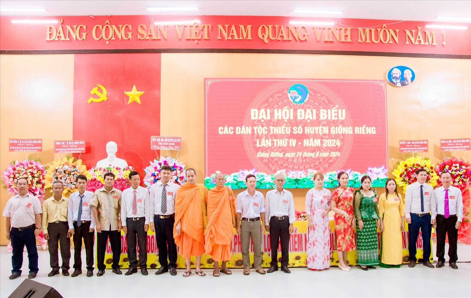 Đoàn đại biểu đi dự Đại hội cấp trên ra mắt Đại hội
