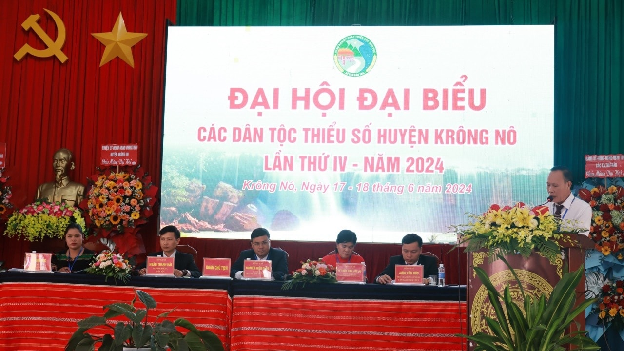 Đoàn chủ tịch điều hành Đại hội Đại biểu các DTTS huyện Krông Nô lần thứ IV Đoàn chủ tịch điều hành Đại hội Đại biểu các DTTS huyện Krông Nô lần thứ IV