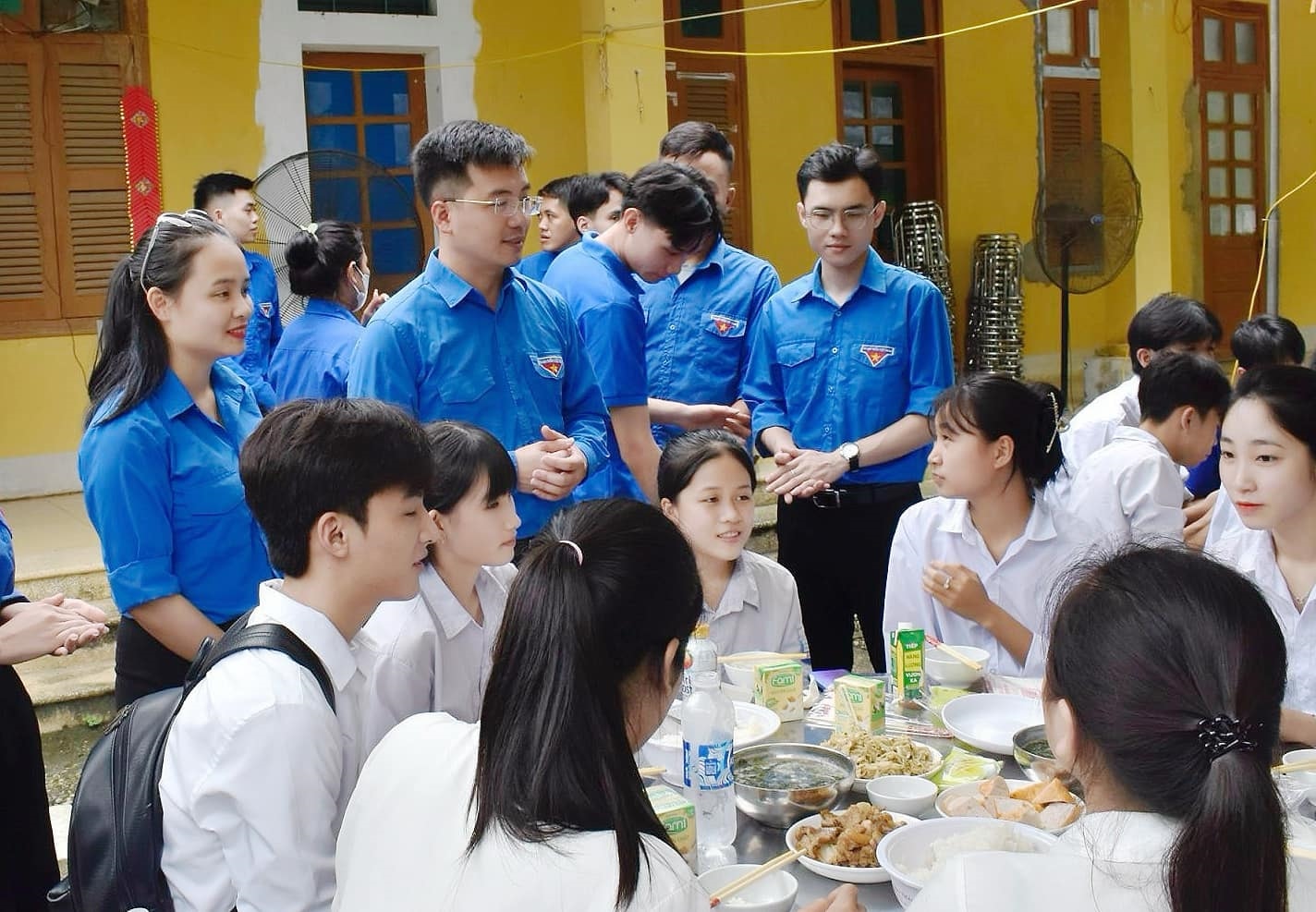 Những suất cơm tình nguyên an toàn, đảm bảo dinh dưỡng giúp các thí sinh có một mùa thi an toàn, chất lượng (Ảnh: Tỉnh đoàn Tuyên Quang) Những suất cơm tình nguyên an toàn, đảm bảo dinh dưỡng giúp các thí sinh có một mùa thi an toàn, chất lượng (Ảnh: Tỉnh đoàn Tuyên Quang)