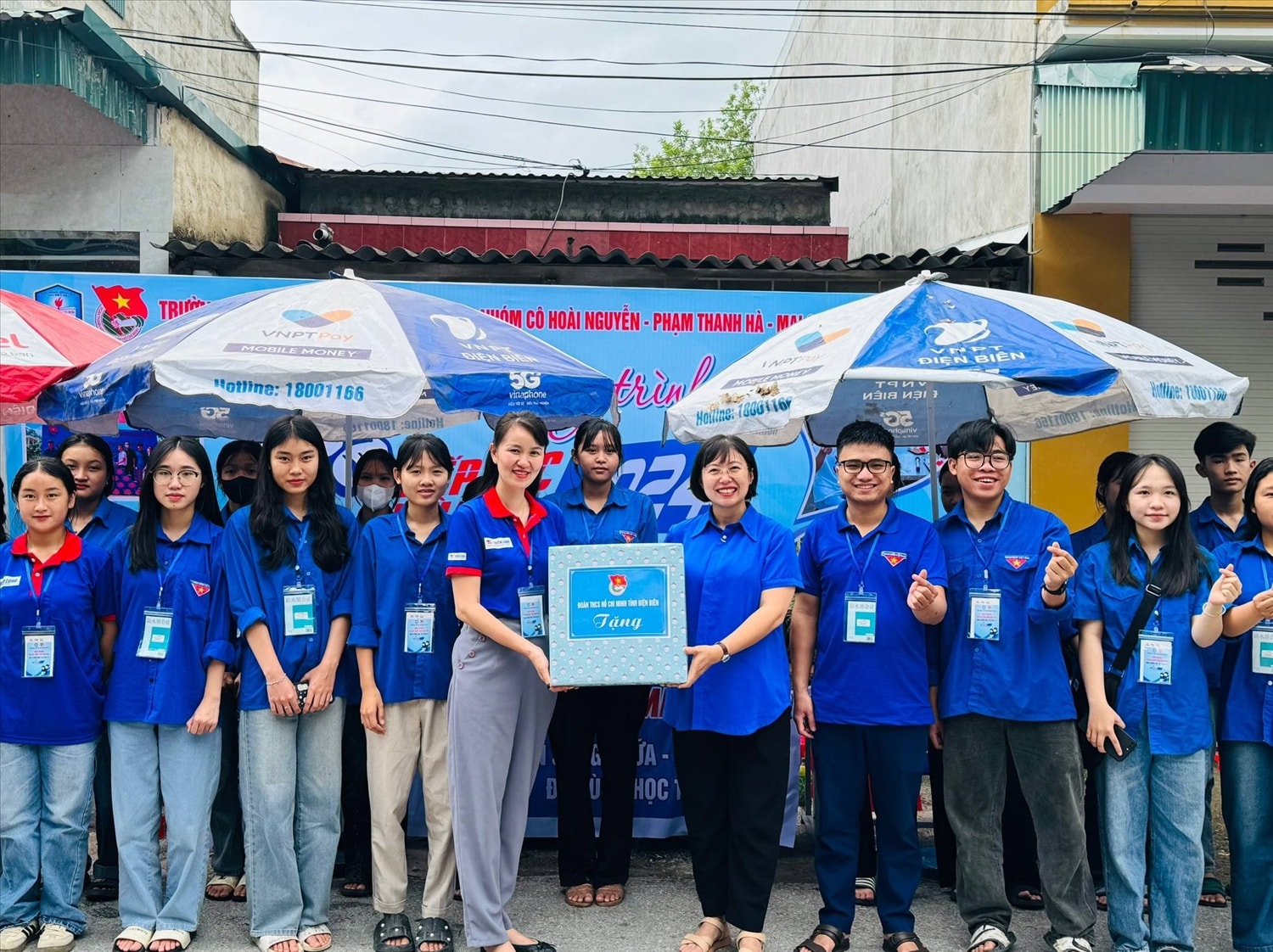Đội hình tiếp sức mùa thi tại Trường THPT Thanh Nưa Đội hình tiếp sức mùa thi tại Trường THPT Thanh Nưa