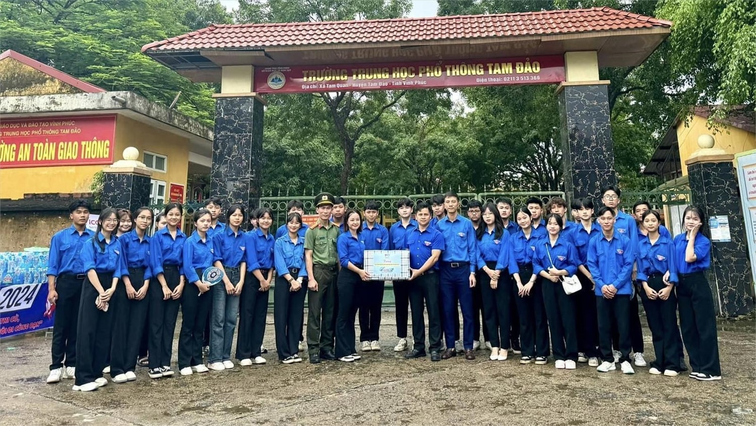 Đội tình Tiếp sức mùa thi tại Trường THPT Tam Đảo, huyện Tam Đảo (Vĩnh Phúc). Đây là điểm thi có nhiều thí sinh là người DTTS (Ảnh: Tỉnh đoàn Vĩnh Phúc) Đội tình Tiếp sức mùa thi tại Trường THPT Tam Đảo, huyện Tam Đảo (Vĩnh Phúc). Đây là điểm thi có nhiều thí sinh là người DTTS (Ảnh: Tỉnh đoàn Vĩnh Phúc)