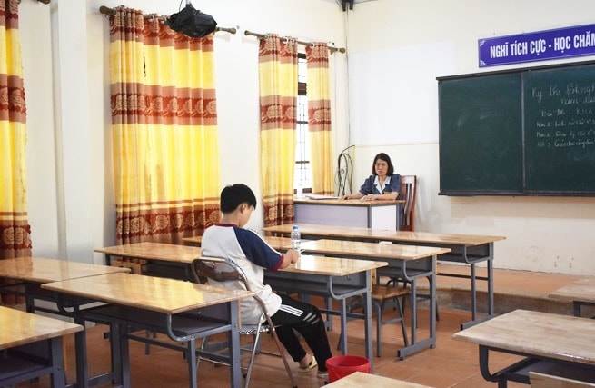 Em Hoàng Thị Loan là thí sinh đặc biệt được bố trí phòng thi riêng Em Hoàng Thị Loan là thí sinh đặc biệt được bố trí phòng thi riêng