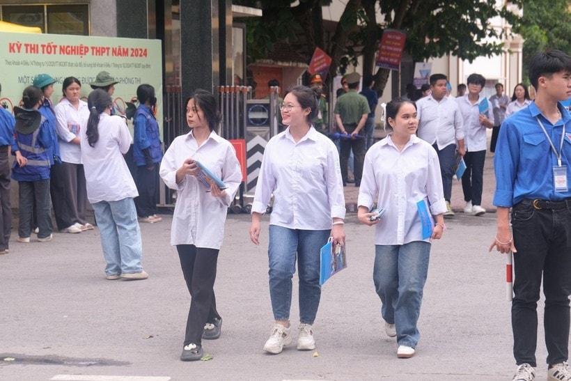Thí sinh Bắc Giang hân hoan hoàn thành bài thi tổ hợp Thí sinh Bắc Giang hân hoan hoàn thành bài thi tổ hợp