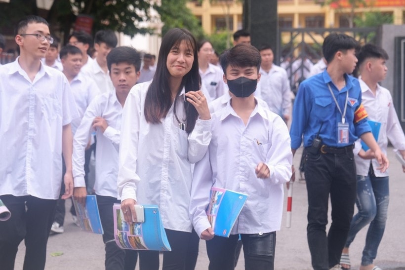 Thí sinh điểm thi Trường THPT Ngô Sỹ Liên hoàn thành phần thi tổ hợp Thí sinh điểm thi Trường THPT Ngô Sỹ Liên hoàn thành phần thi tổ hợp