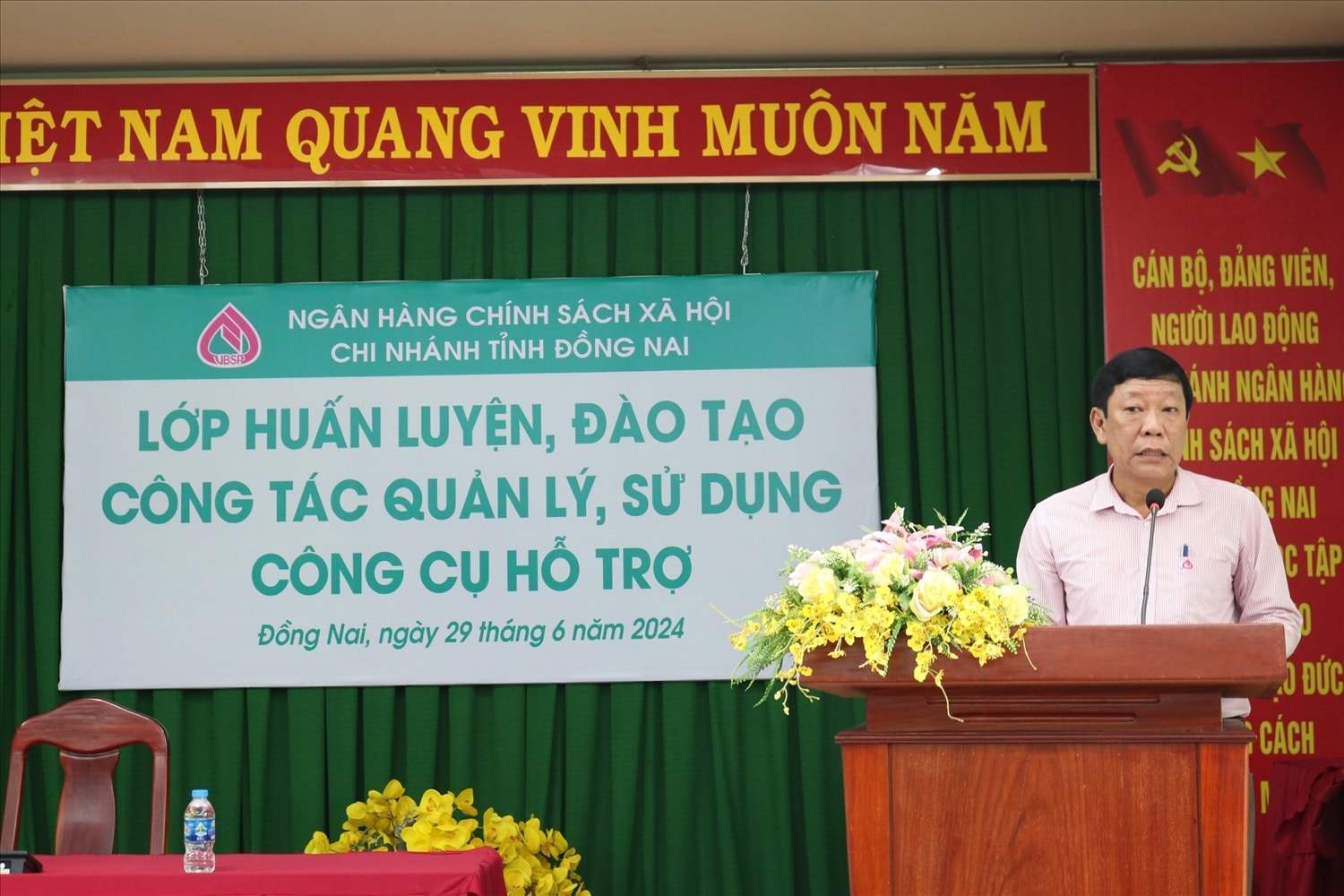 Phó Giám đốc Chi nhánh Ngân hàng CSXH tỉnh Đồng Nai Nguyễn Quang Vinh phát biểu tại lớp huấn luyện Phó Giám đốc Chi nhánh Ngân hàng CSXH tỉnh Đồng Nai Nguyễn Quang Vinh phát biểu tại lớp huấn luyện