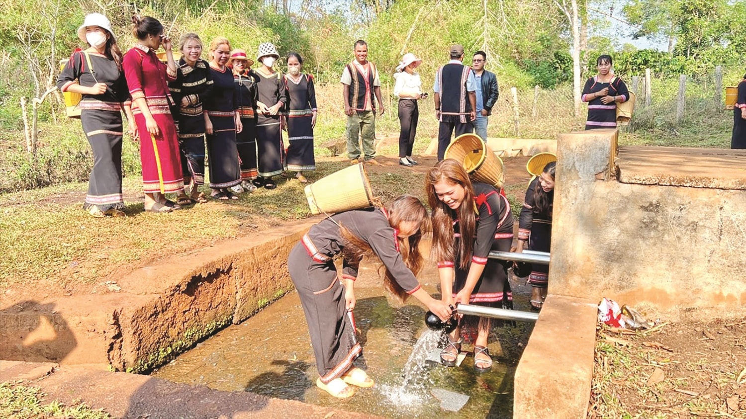 Giữ nguồn nước mát cho buôn làng Tây Nguyên 
