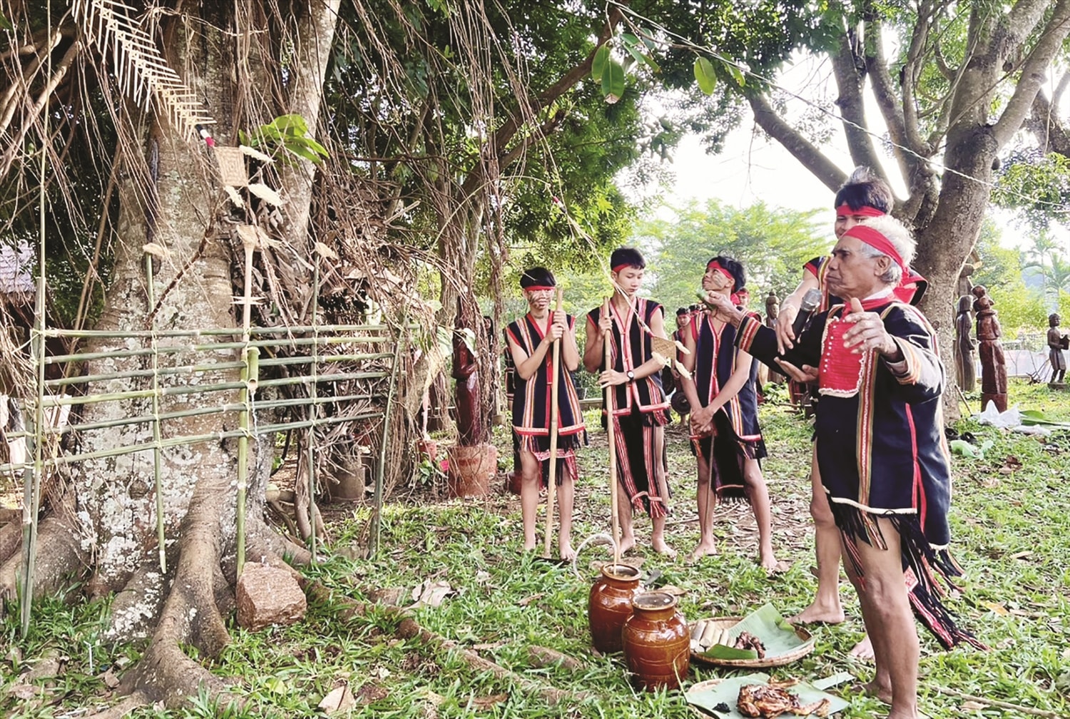 Nghi lễ cúng giọt nước của đồng bào Gia Rai không chỉ mang nét văn hóa đặc sắc mà còn nhắc nhở con cháu có ý thức gìn giữ, trân quý nét văn hóa của dân tộc. Nghi lễ cúng giọt nước của đồng bào Gia Rai không chỉ mang nét văn hóa đặc sắc mà còn nhắc nhở con cháu có ý thức gìn giữ, trân quý nét văn hóa của dân tộc.