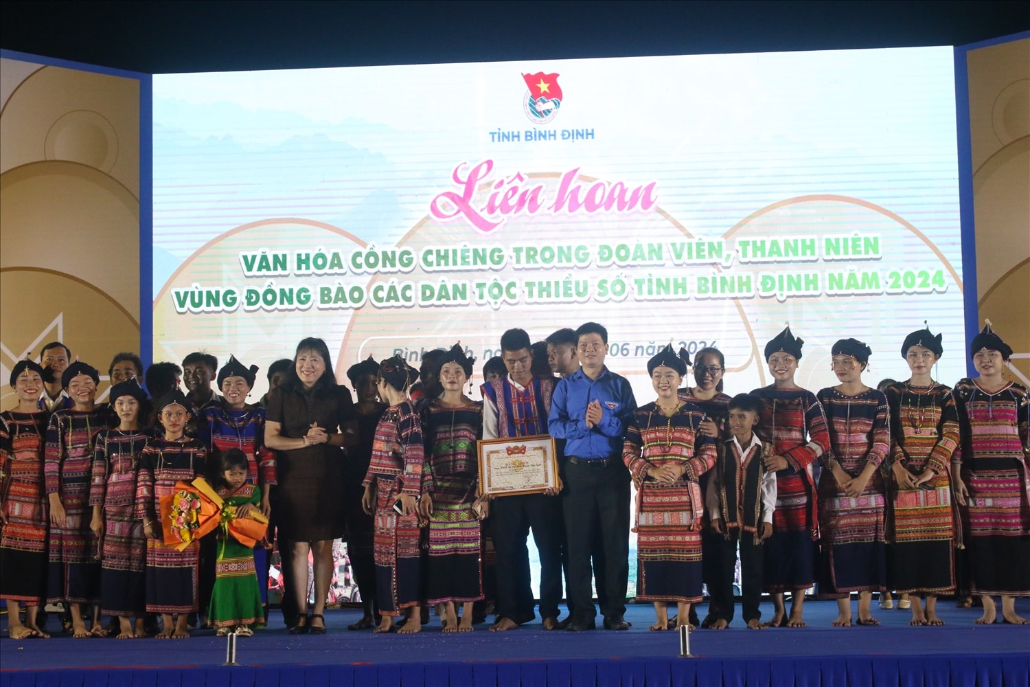 Giải nhất thuộc về đoàn Vĩnh Thạnh