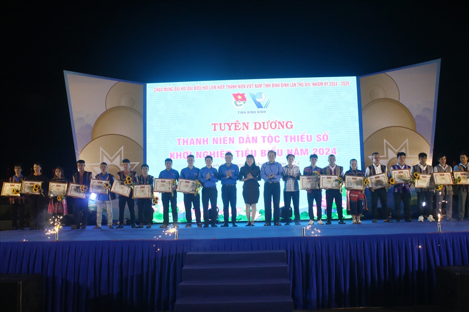 Trao bằng khen cho 18 gương thanh niên DTTS khởi nghiệp tiêu biểu