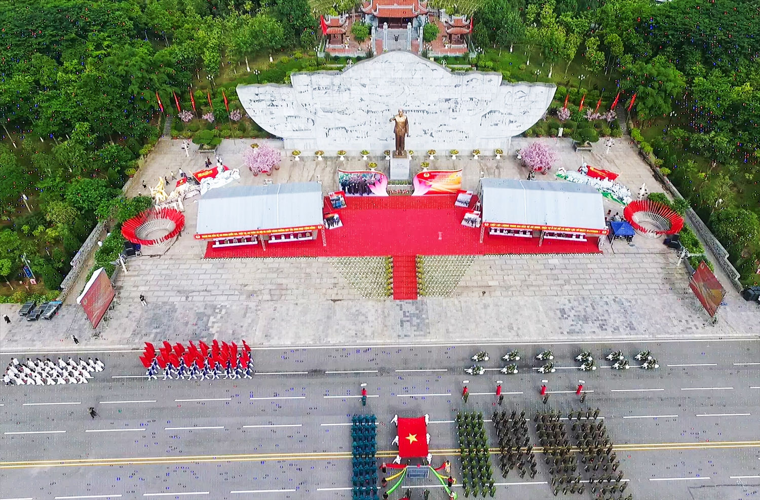 Toàn cảnh Lễ ra mắt lực lượng tham gia bảo vệ an ninh trật tự ở cơ sở tại TP Sơn La Toàn cảnh Lễ ra mắt lực lượng tham gia bảo vệ an ninh trật tự ở cơ sở tại Tp. Sơn La