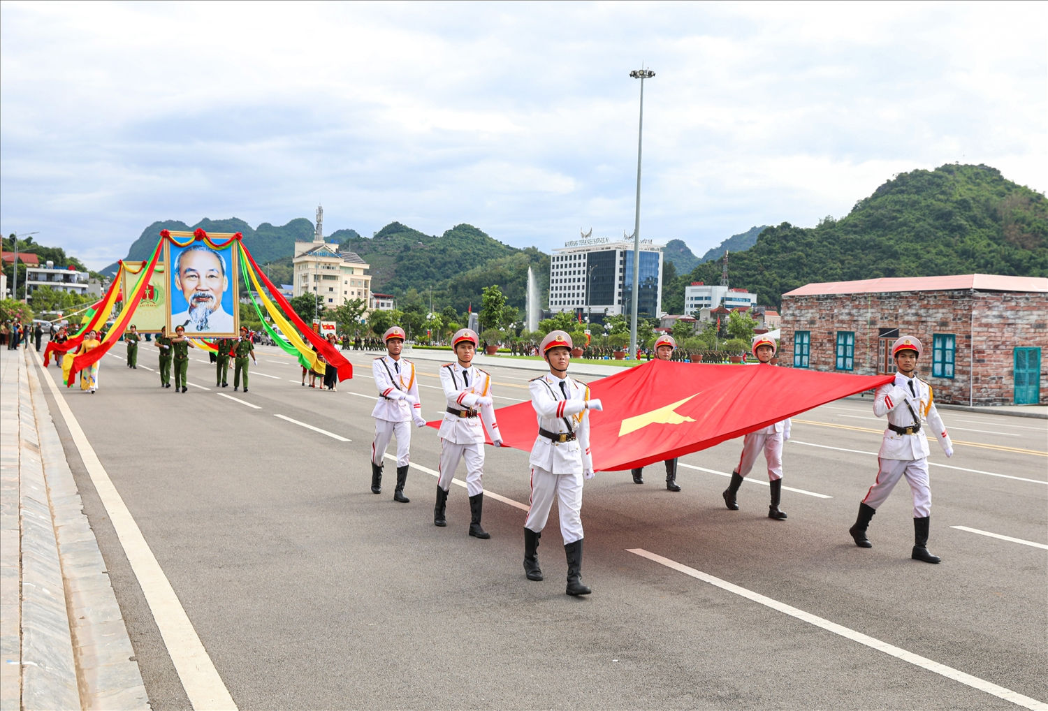 Lễ diễu hành, biểu dương lực lượng Lễ diễu hành, biểu dương lực lượng