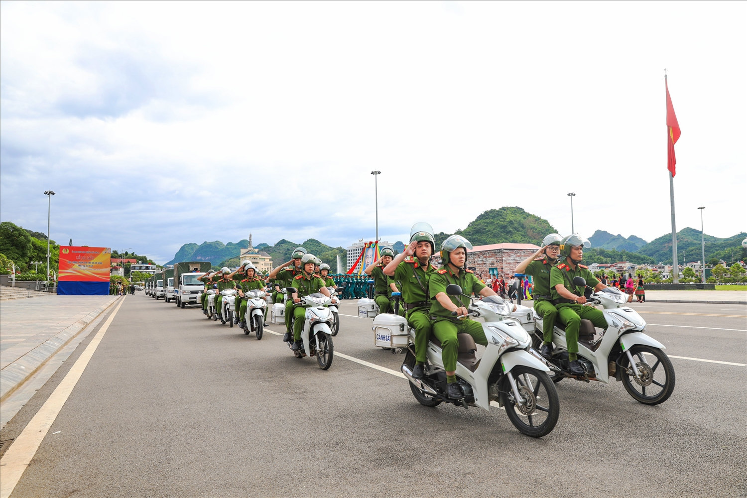 Khối diễu hành phương tiện Công an xã Khối diễu hành phương tiện Công an xã