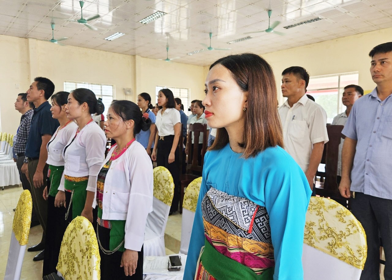 Đồng bào DTTS địa phương dự Lễ ra quân Đồng bào DTTS địa phương dự Lễ ra quân
