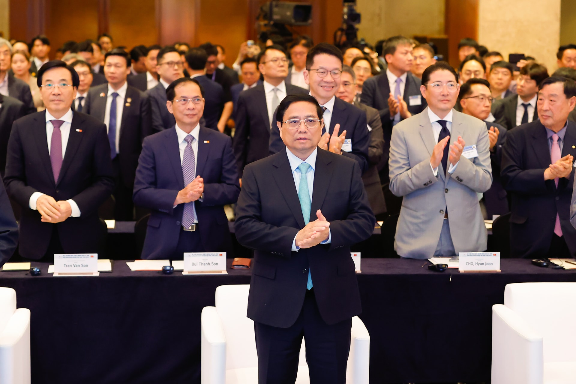 Thủ tướng: Các nhà đầu tư Hàn Quốc có thể yên tâm đầu tư lâu dài, ổn định, an toàn tại Việt Nam- Ảnh 1. Thủ tướng Phạm Minh Chính dự Diễn đàn Doanh nghiệp Việt Nam-Hàn Quốc - Ảnh: VGP/Nhật Bắc