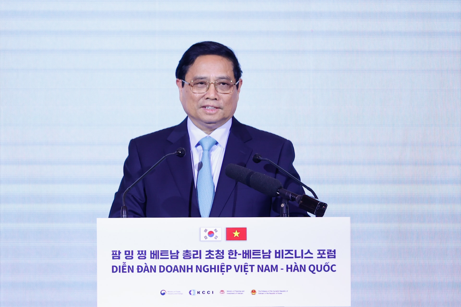 Thủ tướng: Các nhà đầu tư Hàn Quốc có thể yên tâm đầu tư lâu dài, ổn định, an toàn tại Việt Nam- Ảnh 3. Thủ tướng Phạm Minh Chính cho rằng quan hệ Việt Nam-Hàn Quốc đang ở giai đoạn