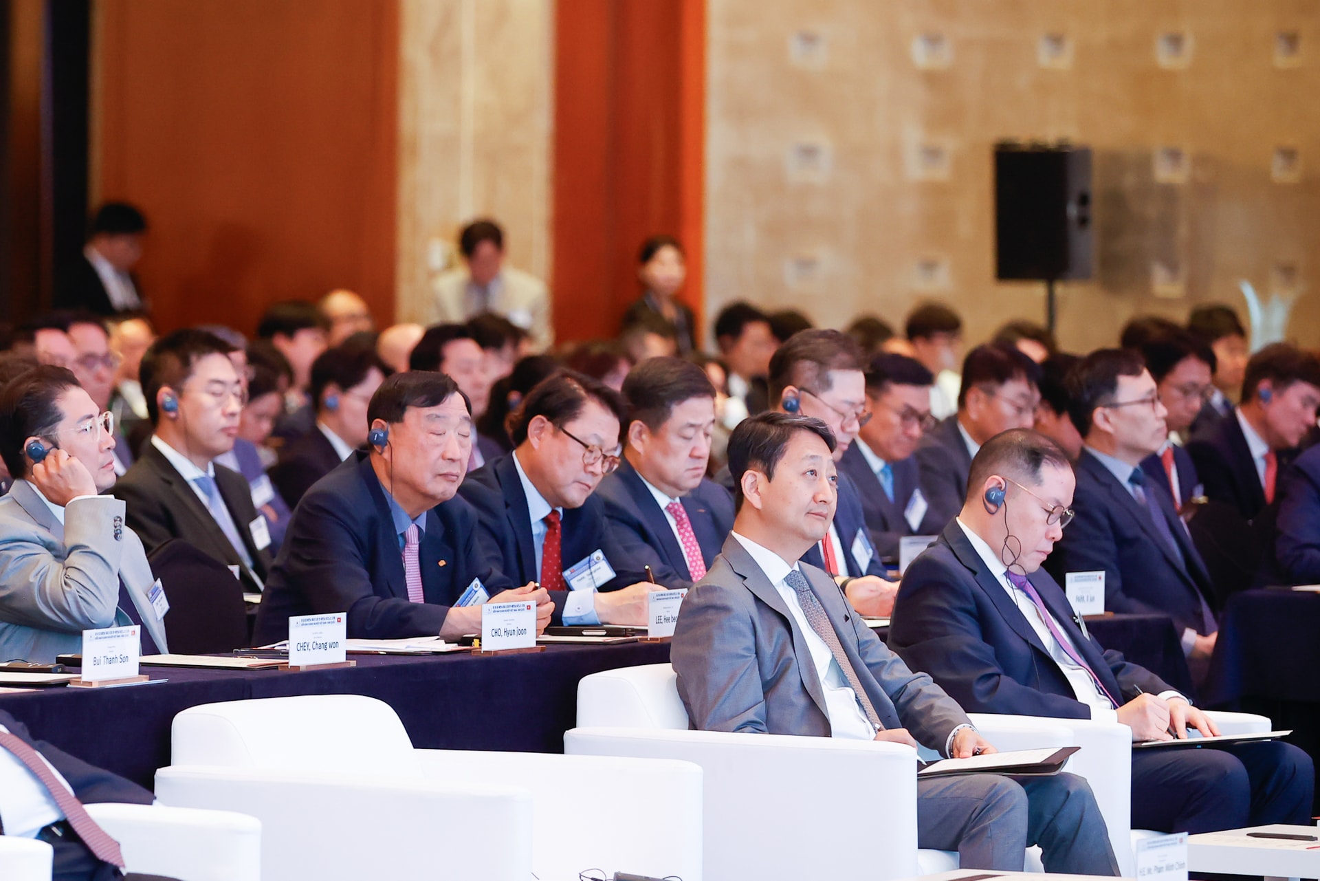 Thủ tướng: Các nhà đầu tư Hàn Quốc có thể yên tâm đầu tư lâu dài, ổn định, an toàn tại Việt Nam- Ảnh 6. Diễn đàn là sự kiện có ý nghĩa rất quan trọng, là cơ hội tốt để hai bên cùng trao đổi, thảo luận về những vấn đề trọng tâm trong thúc đẩy quan hệ đầu tư, thương mại... - Ảnh: VGP/Nhật Bắc