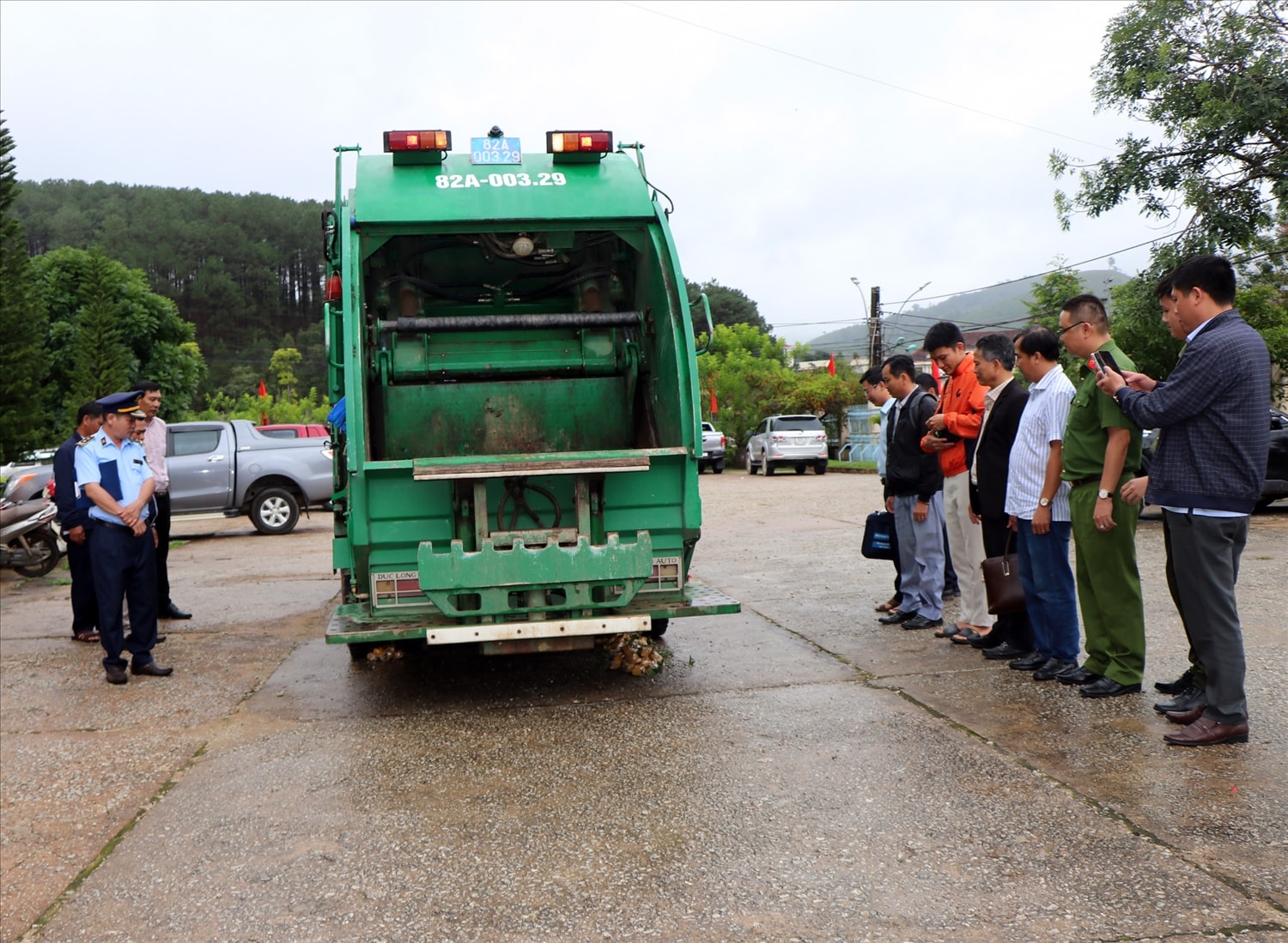 Lực lượng chức năng tiêu hủy 148 cây sâm giống giả sâm Ngọc Linh