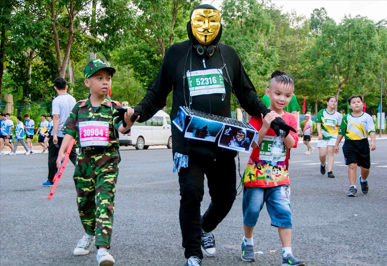Màn hóa trang thật cầu kỳ, gây ấn tượng với các Runner nhí
