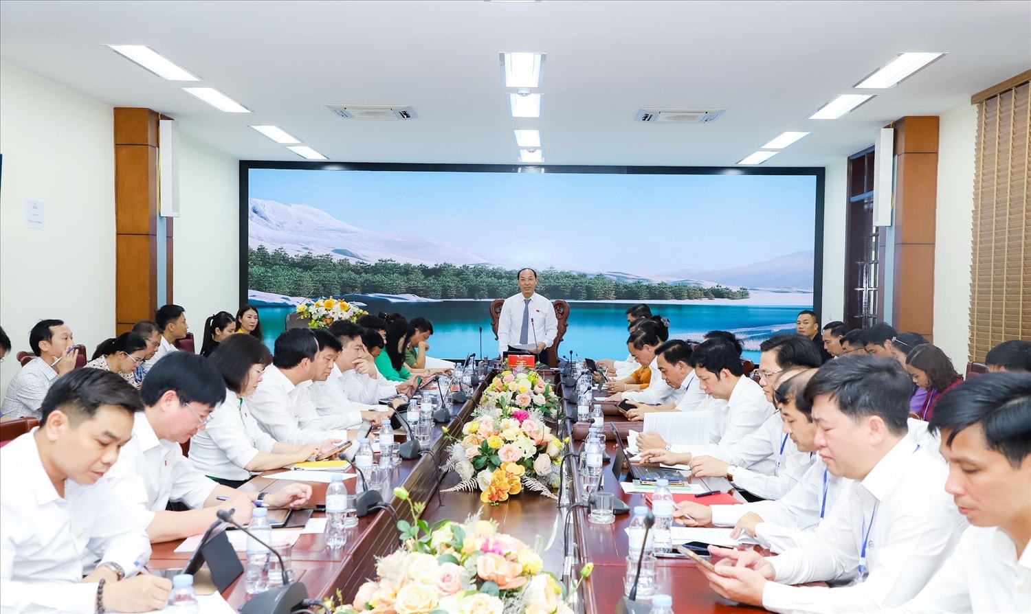 Phiên thảo luận tổ của các đại biểu hội đồng nhân dân tỉnh bầu ở các huyện miền núi Phiên thảo luận tổ của các đại biểu hội đồng nhân dân tỉnh bầu ở các huyện miền núi