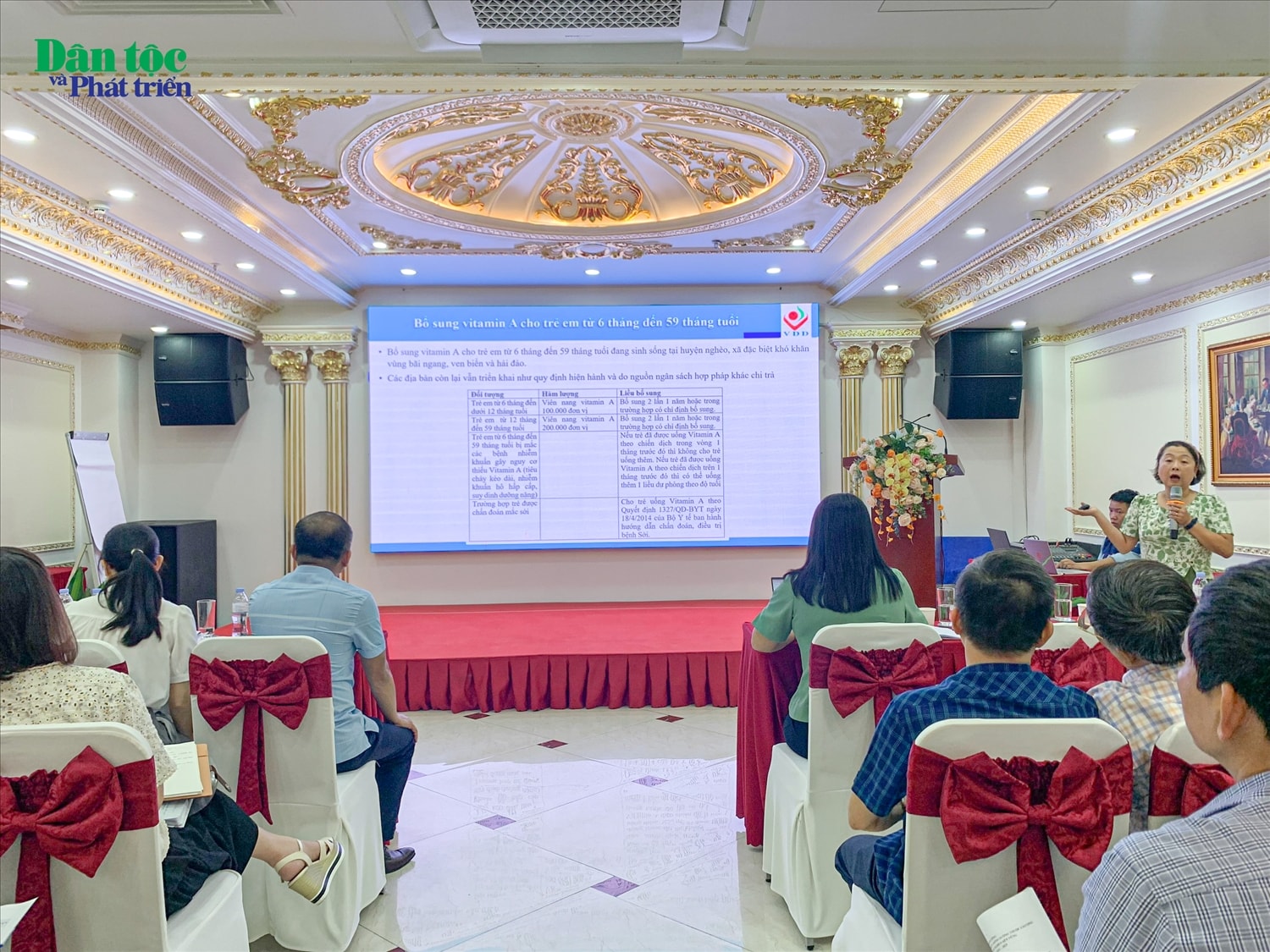 TS.BS Huỳnh Nam Phương- Phó Giám đốc Trung tâm đào tạo Dinh dưỡng và Thực phẩm, Viện Dinh dưỡng quốc gia, Bộ Y tế thuyết trình tại hội thảo. Ts.Bs Huỳnh Nam Phương- Phó Giám đốc Trung tâm đào tạo Dinh dưỡng và Thực phẩm, Viện Dinh dưỡng quốc gia, Bộ Y tế thuyết trình tại hội thảo.