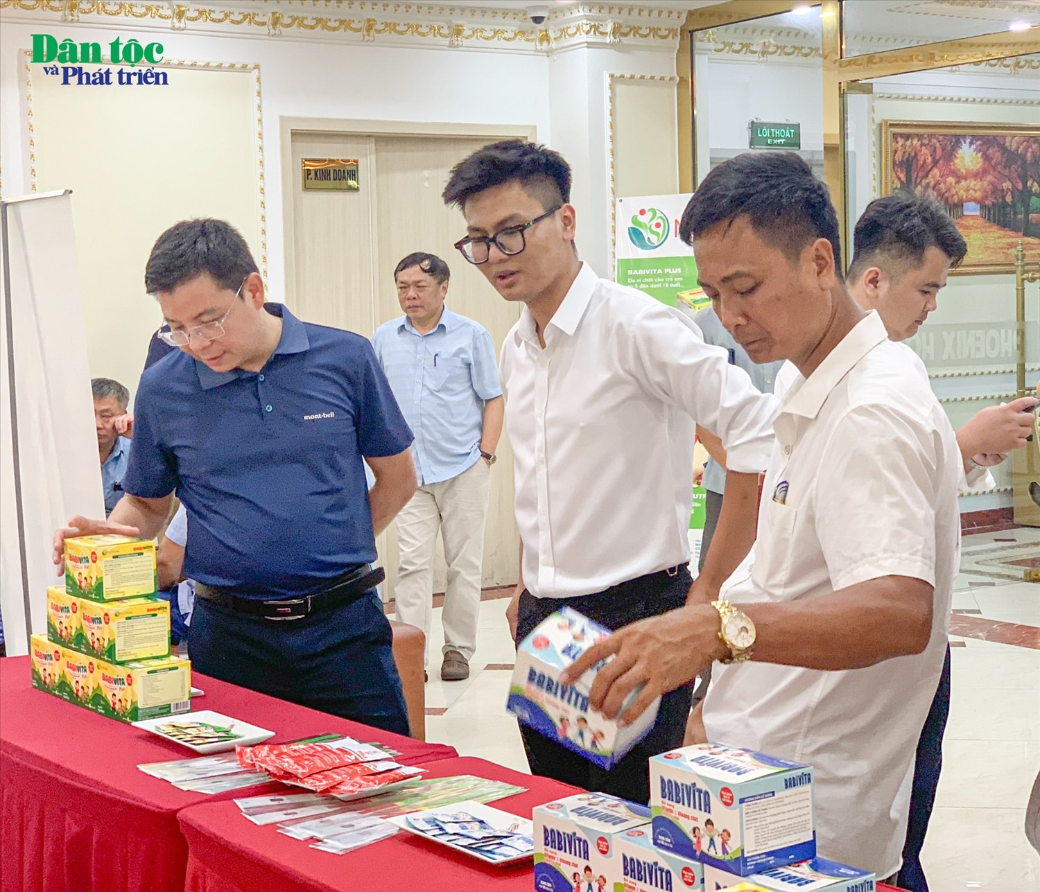 Sản phẩm trưng bày tại gian hàng dinh dưỡng do công ty TNHH Đầu tư và phát triển Khai Tuệ mang đến hội thảo Sản phẩm trưng bày tại gian hàng dinh dưỡng do công ty TNHH Đầu tư và phát triển Khai Tuệ mang đến hội thảo