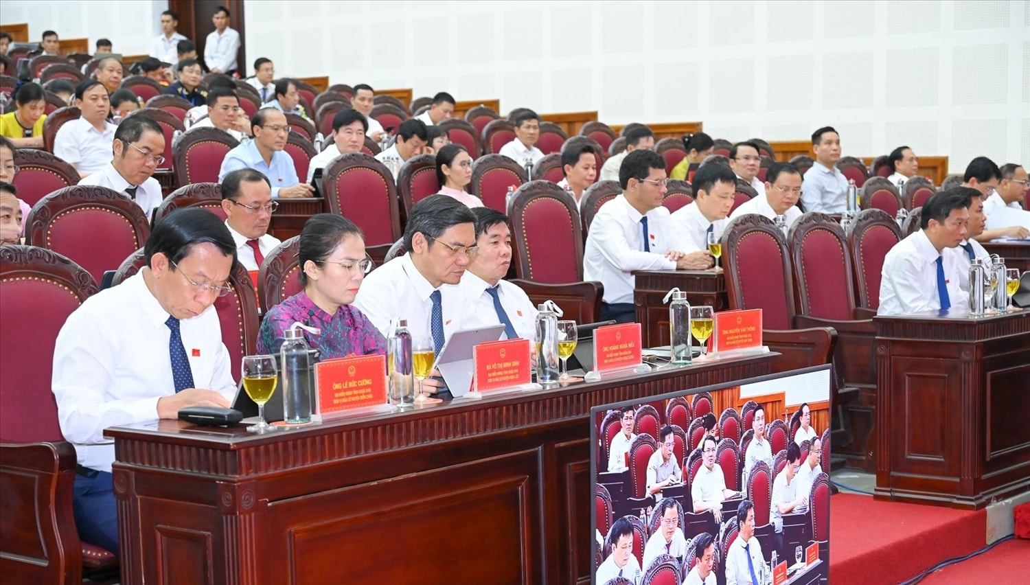 Các đại biểu tham dự kỳ họp Các đại biểu tham dự kỳ họp