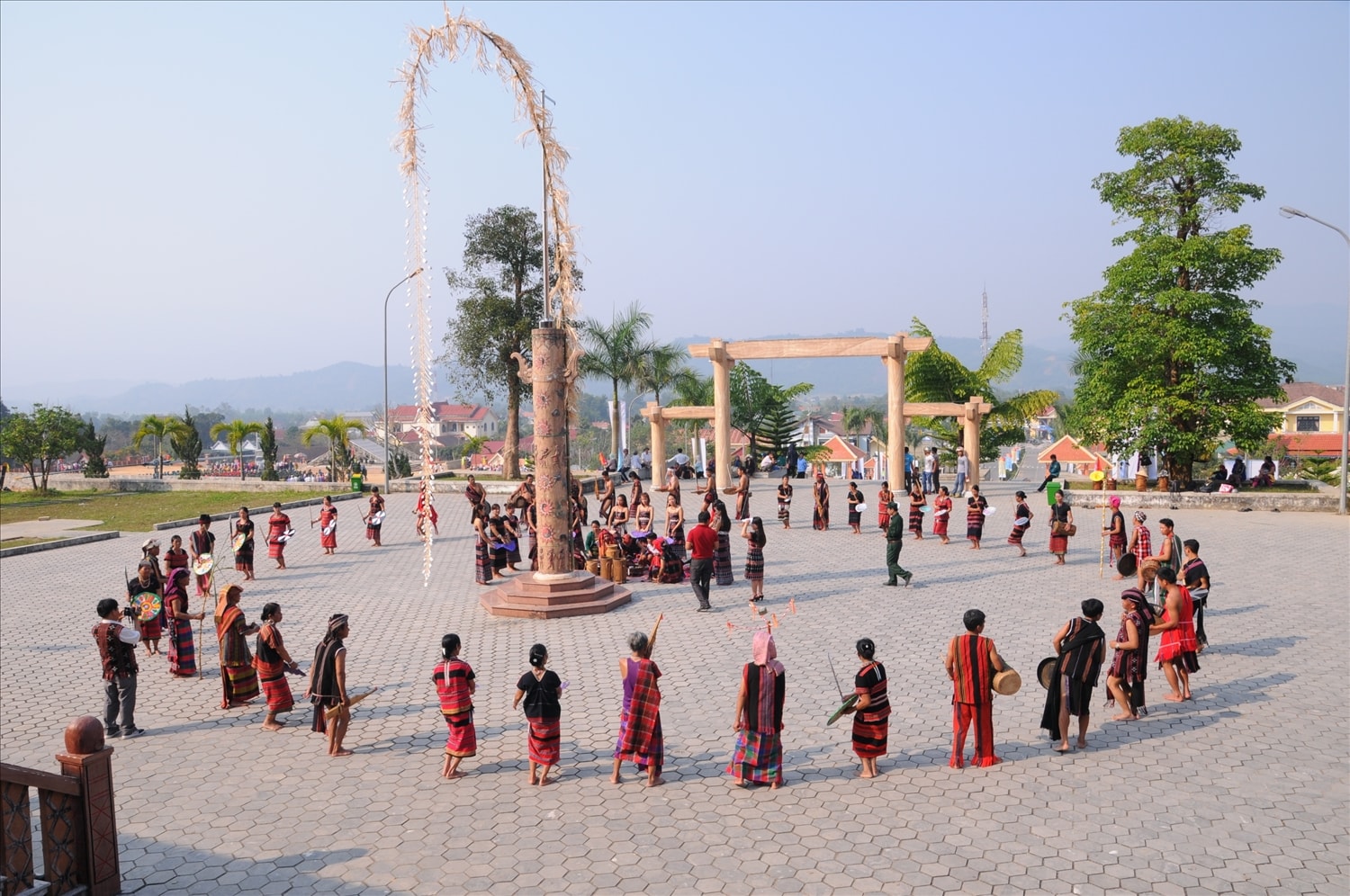 Các họat động văn hóa của đồng bào các DTTS ở tỉnh Thừa Thiên Huế được gìn giữ, phát huy, trở thành tài nguyên để phát triển du lịch. Các họat động văn hóa của đồng bào các DTTS ở tỉnh Thừa Thiên Huế được gìn giữ, phát huy, trở thành tài nguyên để phát triển du lịch.