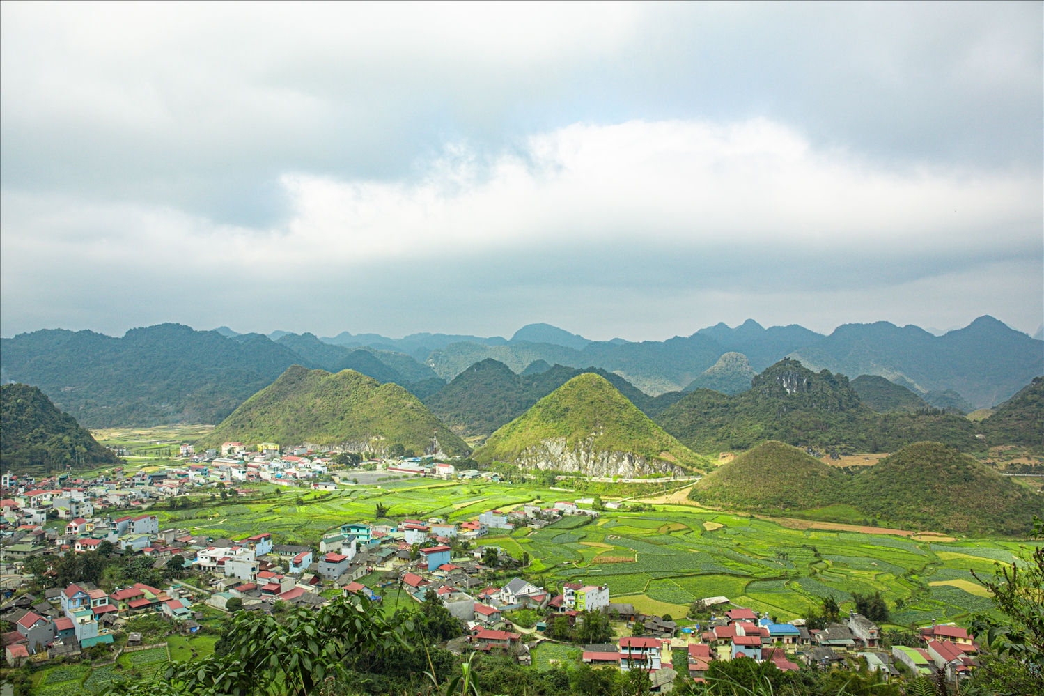 Núi Đôi - Địa điểm du lịch nổi tiếng của huyện Quản Bạ Núi Đôi - Địa điểm du lịch nổi tiếng của huyện Quản Bạ