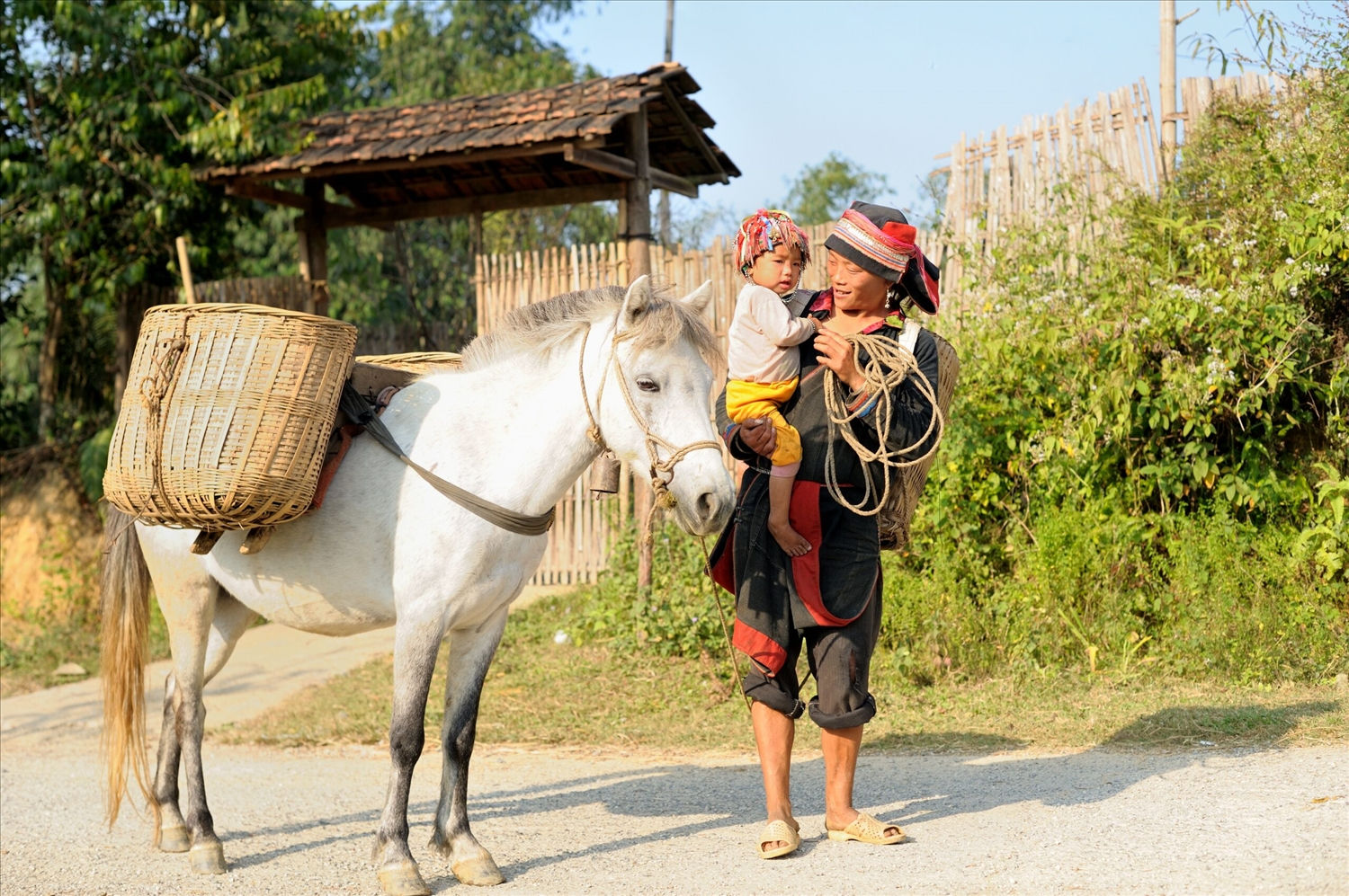 Làng Văn hóa du lịch cộng đồng thôn Nặm Đăm hấp dẫn du khách bởi nhịp sống bình yên và người dân còn lưu giữ được nhiều nét văn hóa đặc sắc. Ảnh: NAG Ngô Vĩnh Phú Làng Văn hóa du lịch cộng đồng thôn Nặm Đăm hấp dẫn du khách bởi nhịp sống bình yên và người dân còn lưu giữ được nhiều nét văn hóa đặc sắc. Ảnh: NAG Ngô Vĩnh Phú