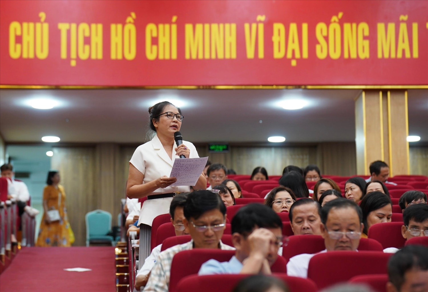 Đại biểu phát biểu tại Hội nghị Đại biểu phát biểu tại Hội nghị