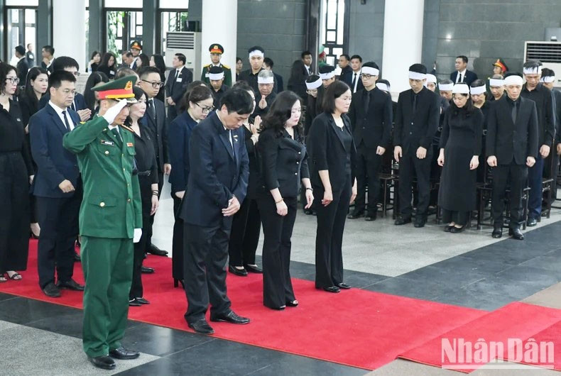 Đoàn báo Đại biểu nhân dân viếng Tổng Bí thư Nguyễn Phú Trọng. (Ảnh: Nhandan.vn) Đoàn báo Đại biểu nhân dân viếng Tổng Bí thư Nguyễn Phú Trọng. (Ảnh: Nhandan.vn)