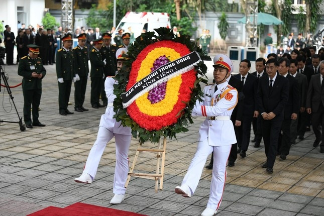 Đoàn Ban Nội chính Trung ương vào viếng Đoàn Ban Nội chính Trung ương vào viếng