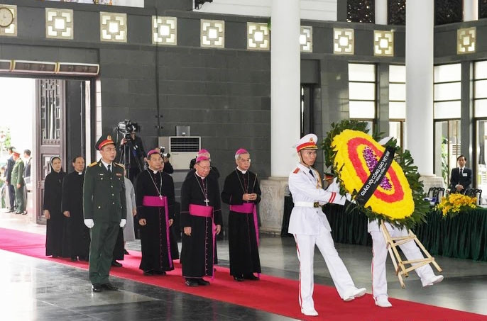 Đoàn Giáo hội Công giáo viếng Tổng Bí thư Nguyễn Phú Trọng. (Ảnh: Nhandan.vn) Đoàn Giáo hội Công giáo viếng Tổng Bí thư Nguyễn Phú Trọng. (Ảnh: Nhandan.vn)