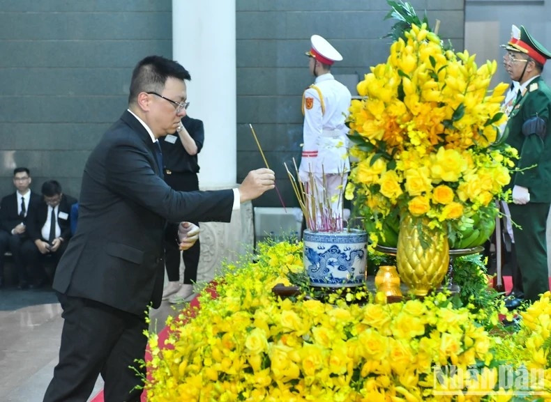 Đoàn Hội Nhà báo Việt Nam viếng Tổng Bí thư Nguyễn Phú Trọng. (Ảnh: Nhandan.vn) Đoàn Hội Nhà báo Việt Nam viếng Tổng Bí thư Nguyễn Phú Trọng. (Ảnh: Nhandan.vn)