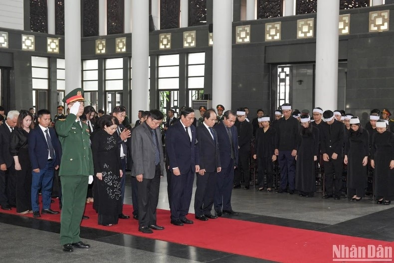 Đoàn đại diện Hội Người cao tuổi viếng Tổng Bí thư Nguyễn Phú Trọng. (Ảnh: Nhandan.vn) Đoàn đại diện Hội Người cao tuổi viếng Tổng Bí thư Nguyễn Phú Trọng. (Ảnh: Nhandan.vn)