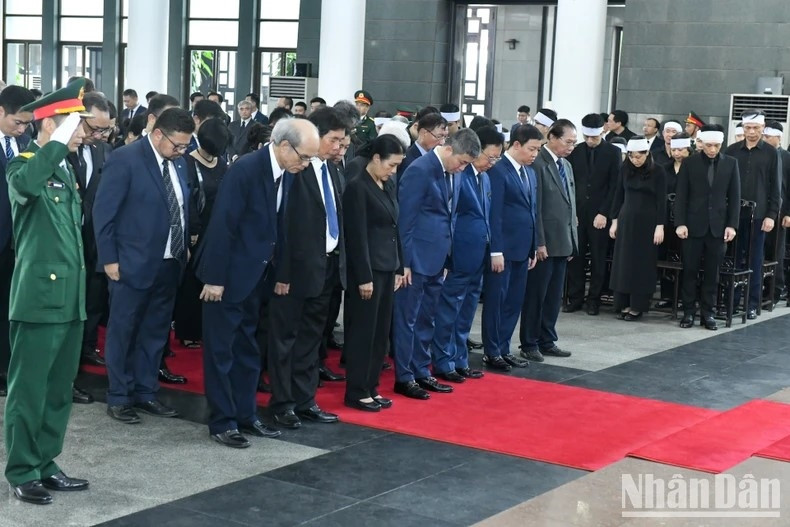 Đoàn Liên hiệp các tổ chức hữu nghị viếng Tổng Bí thư Nguyễn Phú Trọng. (Ảnh: Nhandan.vn) Đoàn Liên hiệp các tổ chức hữu nghị viếng Tổng Bí thư Nguyễn Phú Trọng. (Ảnh: Nhandan.vn)