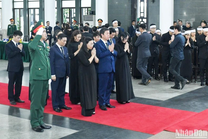 Nhà xuất bản Chính trị quốc gia Sự thật viếng Tổng Bí thư Nguyễn Phú Trọng. (Ảnh: Nhandan.vn) Nhà xuất bản Chính trị quốc gia Sự thật viếng Tổng Bí thư Nguyễn Phú Trọng. (Ảnh: Nhandan.vn)