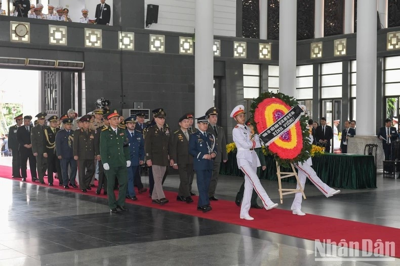 Đoàn Tùy viên Quân sự các nước tại Việt Nam viếng Tổng Bí thư Nguyễn Phú Trọng. (Ảnh: Nhandan.vn) Đoàn Tùy viên Quân sự các nước tại Việt Nam viếng Tổng Bí thư Nguyễn Phú Trọng. (Ảnh: Nhandan.vn)