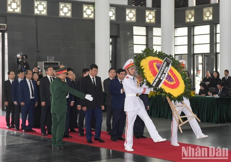 Đoàn Ngân hàng BIDV viếng Tổng Bí thư Nguyễn Phú Trọng. (Ảnh: Nhandan.vn) Đoàn Ngân hàng BIDV viếng Tổng Bí thư Nguyễn Phú Trọng. (Ảnh: Nhandan.vn)