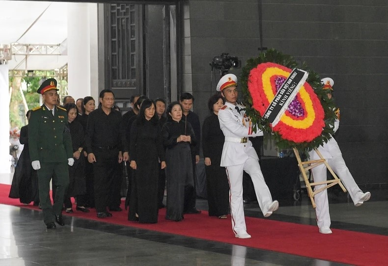 Đoàn Công ty sữa Vinamilk viếng Tổng Bí thư Nguyễn Phú Trọng. (Ảnh: Nhandan.vn) Đoàn Công ty sữa Vinamilk viếng Tổng Bí thư Nguyễn Phú Trọng. (Ảnh: Nhandan.vn)