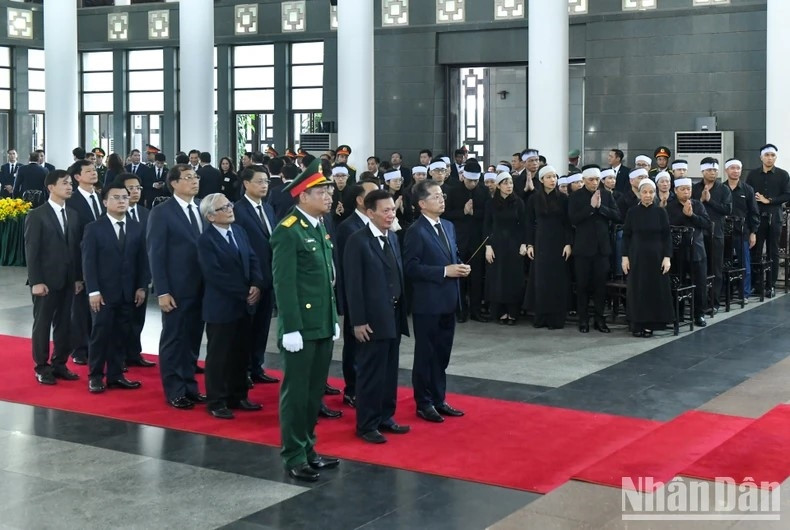 Đoàn Đà Nẵng viếng Tổng Bí thư Nguyễn Phú Trọng. (Ảnh: Nhandan.vn) Đoàn Đà Nẵng viếng Tổng Bí thư Nguyễn Phú Trọng. (Ảnh: Nhandan.vn)