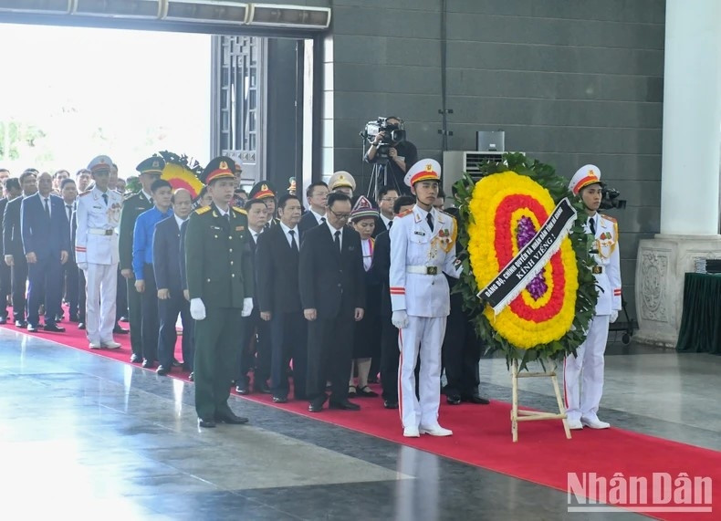 Đoàn Hà Giang viếng Tổng Bí thư Nguyễn Phú Trọng. (Ảnh: Nhandan.vn) Đoàn Hà Giang viếng Tổng Bí thư Nguyễn Phú Trọng. (Ảnh: Nhandan.vn)