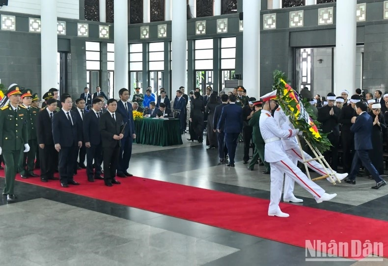 Đoàn Nghệ An viếng Tổng Bí thư Nguyễn Phú Trọng. (Ảnh: Nhandan.vn) Đoàn Nghệ An viếng Tổng Bí thư Nguyễn Phú Trọng. (Ảnh: Nhandan.vn)