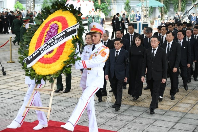 Đoàn Ủy ban Kiểm tra Trung ương vào viếng Đoàn Ủy ban Kiểm tra Trung ương vào viếng